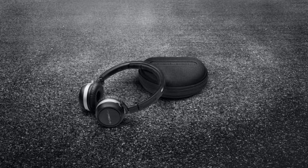 TE17MODTD0015_low_Porsche_Bluetooth_Kopfhoerer_previewbig